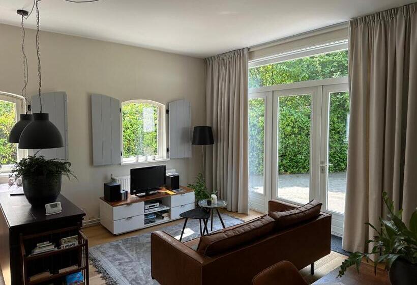 민박 Koetshuys Van Villadelfia