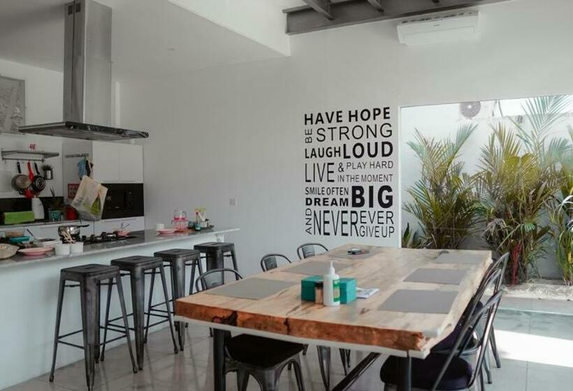 ベッドアンドブレックファースト The Jungle Villas