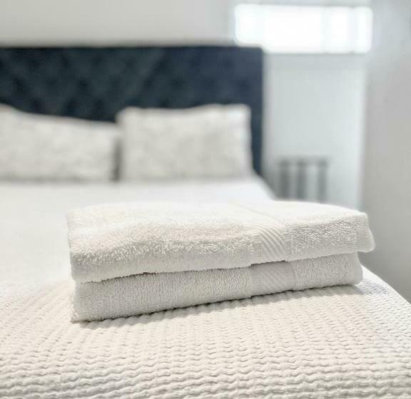 Central Burlington Apartment Elegant & Brand New