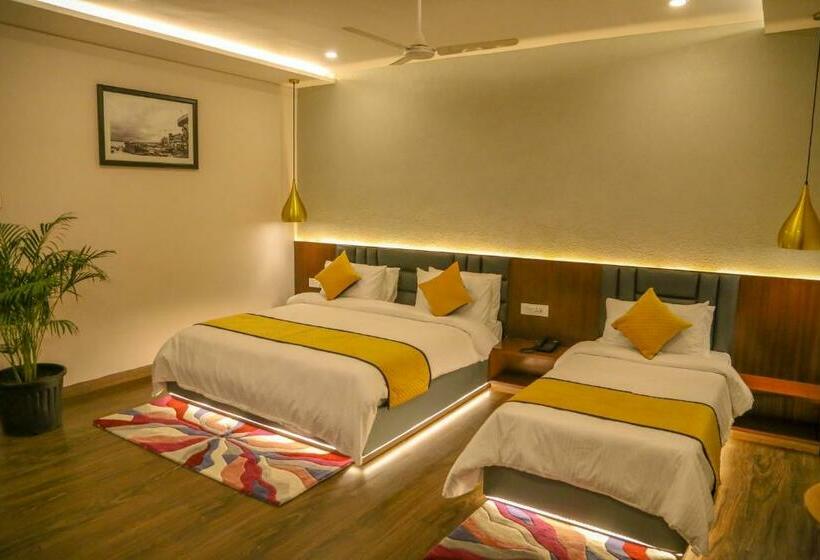 Four Leaf Hotel Sapphire Blue, Varanasi