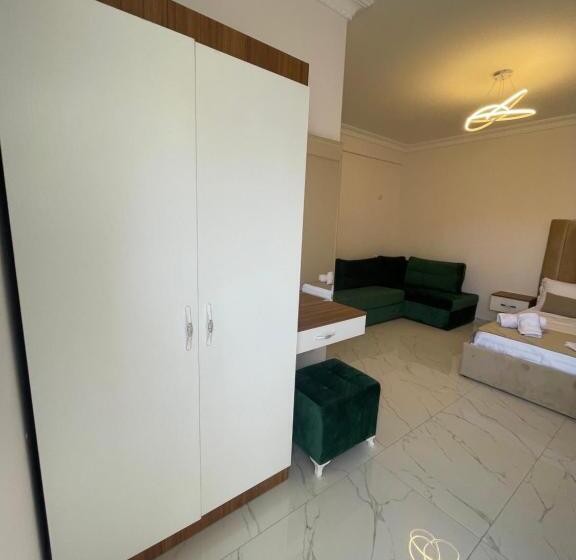 ホテル Golden Hill Ksamil