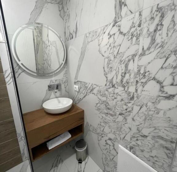 ホテル Golden Hill Ksamil