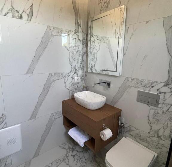 ホテル Golden Hill Ksamil