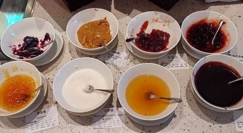 هتل Hilton Garden Inn Lhasa