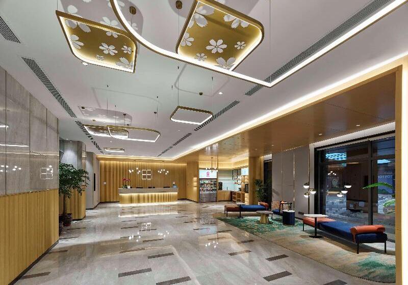 هتل Hilton Garden Inn Lhasa