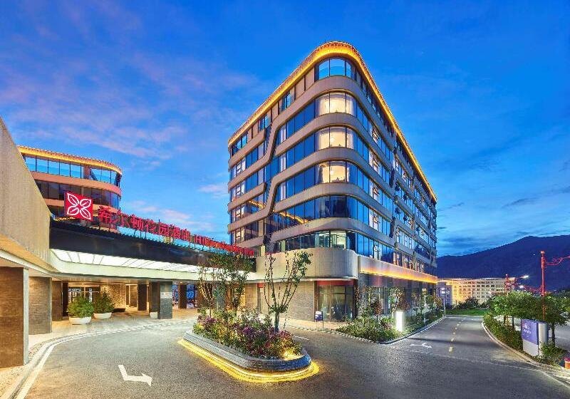 هتل Hilton Garden Inn Lhasa