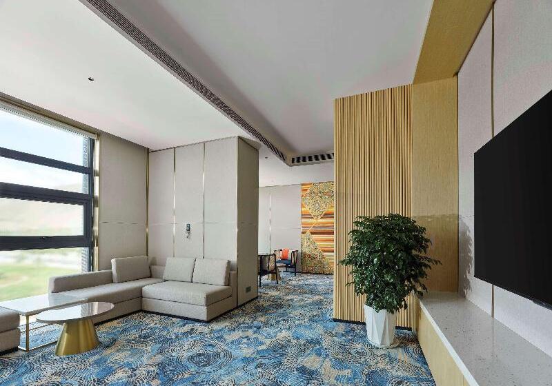 هتل Hilton Garden Inn Lhasa