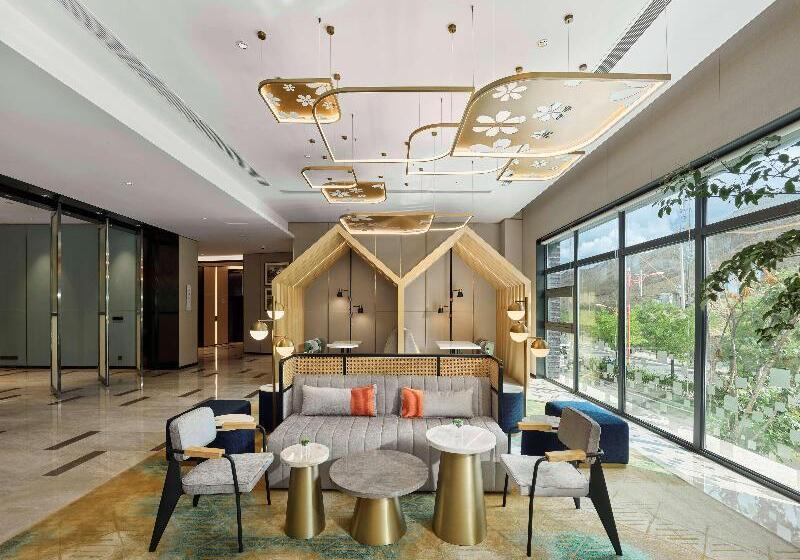 هتل Hilton Garden Inn Lhasa