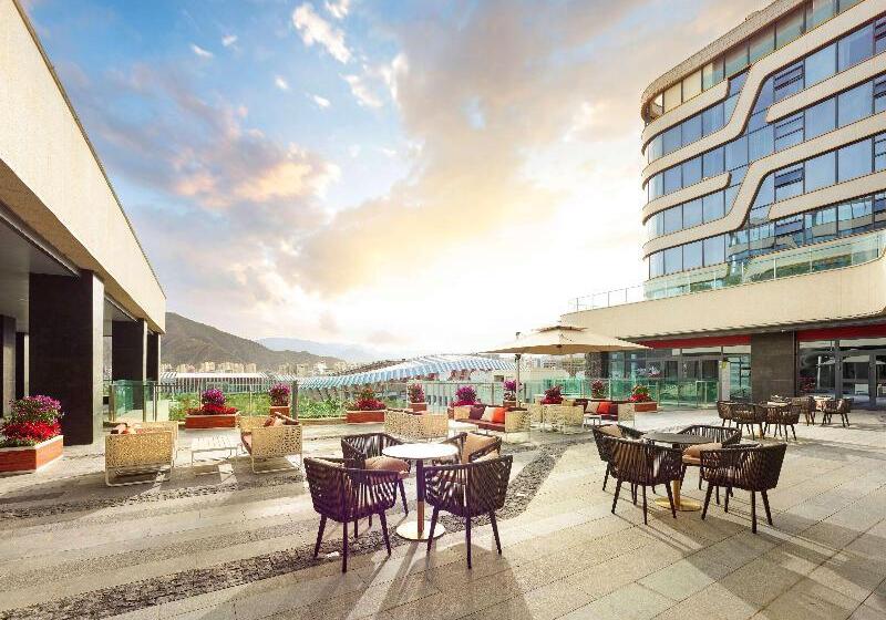 هتل Hilton Garden Inn Lhasa