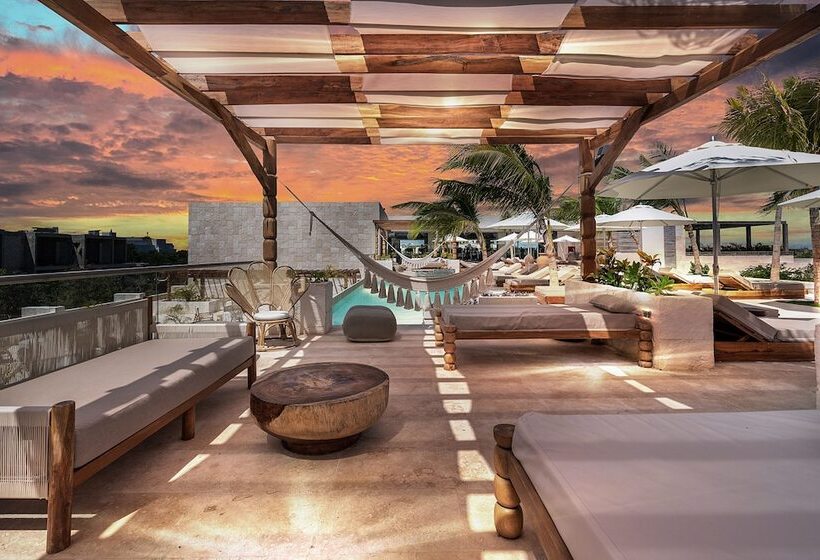 هتل Motto By Hilton Tulum