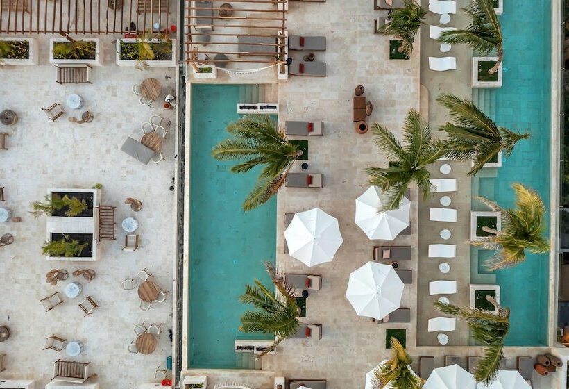 هتل Motto By Hilton Tulum