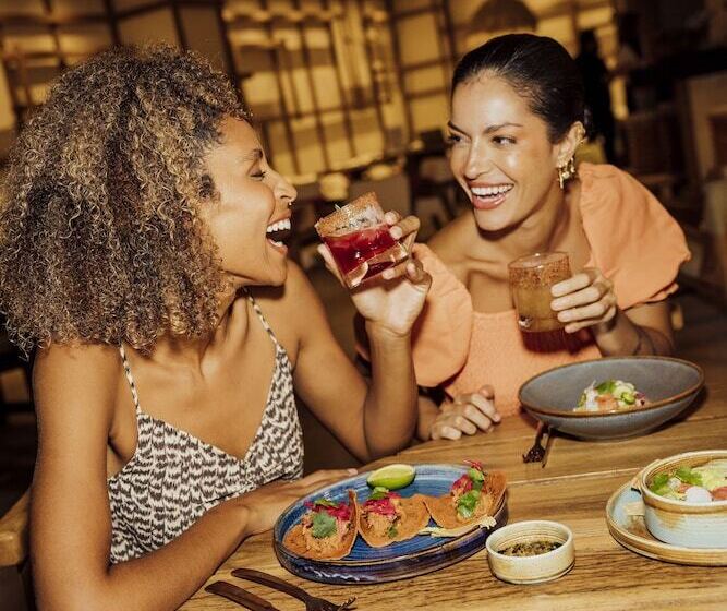 هتل Motto By Hilton Tulum