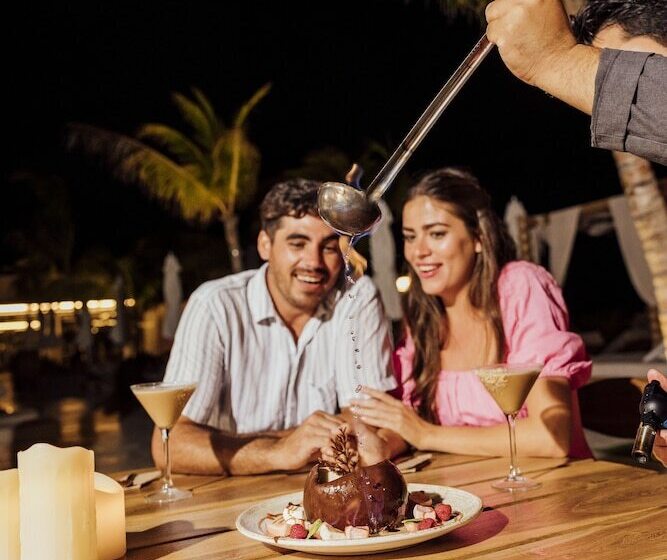 هتل Motto By Hilton Tulum