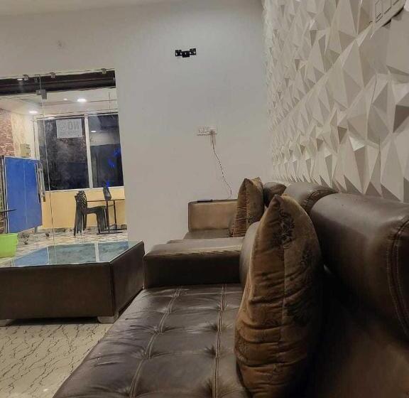 酒店 Pop 91414 The Hunger Bite Resort