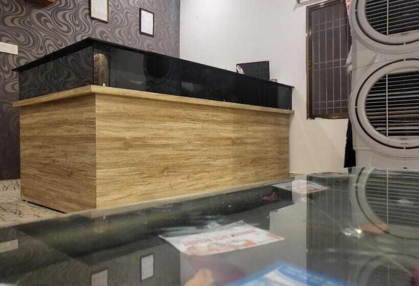 酒店 Pop 91414 The Hunger Bite Resort