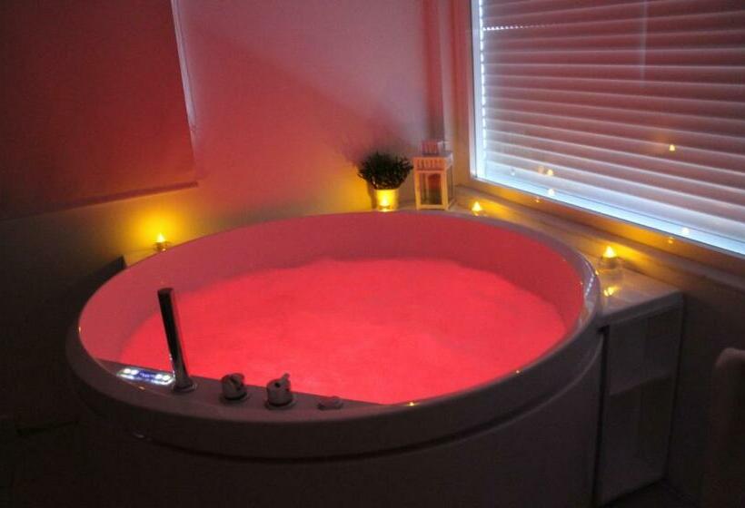 Jacuzzi Amanecer De Plata Decoración Romántica