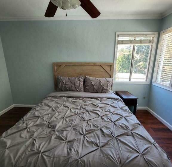 Modern 4 Bed Bungalow San Leandro Oakland Airport Washerdryer Ideal For Long Term Stay