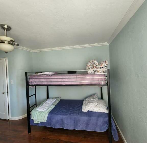 Modern 4 Bed Bungalow San Leandro Oakland Airport Washerdryer Ideal For Long Term Stay