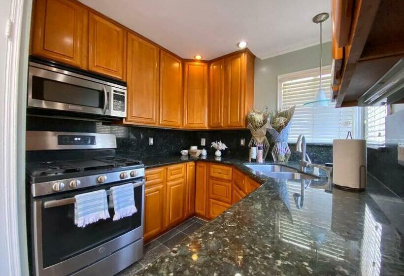 Modern 4 Bed Bungalow San Leandro Oakland Airport Washerdryer Ideal For Long Term Stay