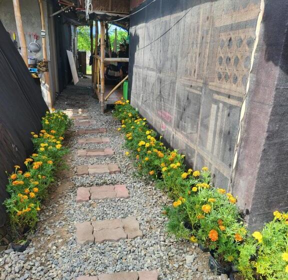 ペンション Calatagan S Bahay Kubo   With Beach Access