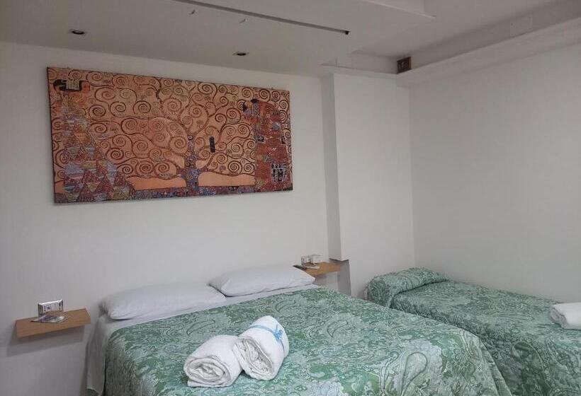 بنسيون Camera Eden