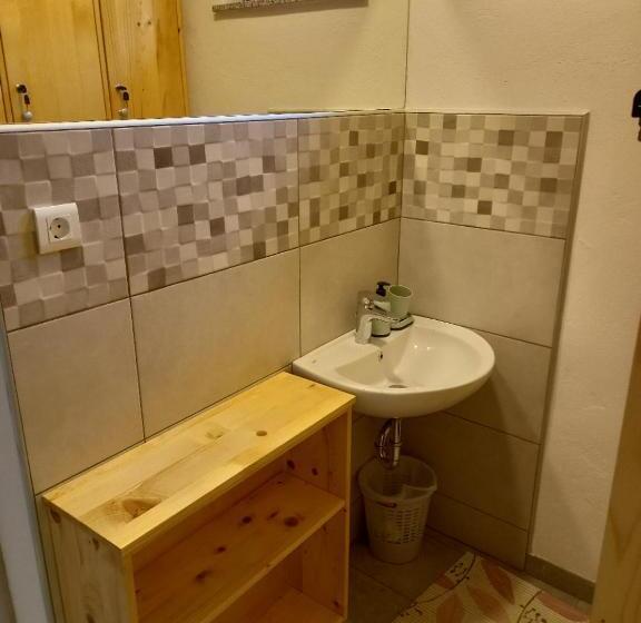 Tubej B&b Family Room