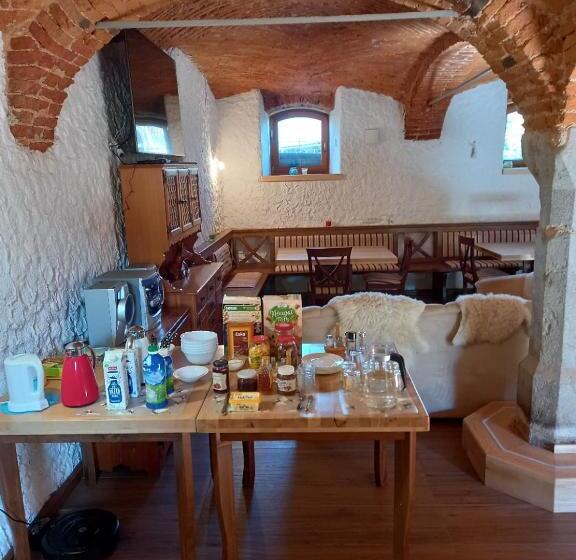 Tubej B&b Family Room