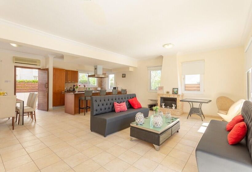 Villa Chryso In Paralimni