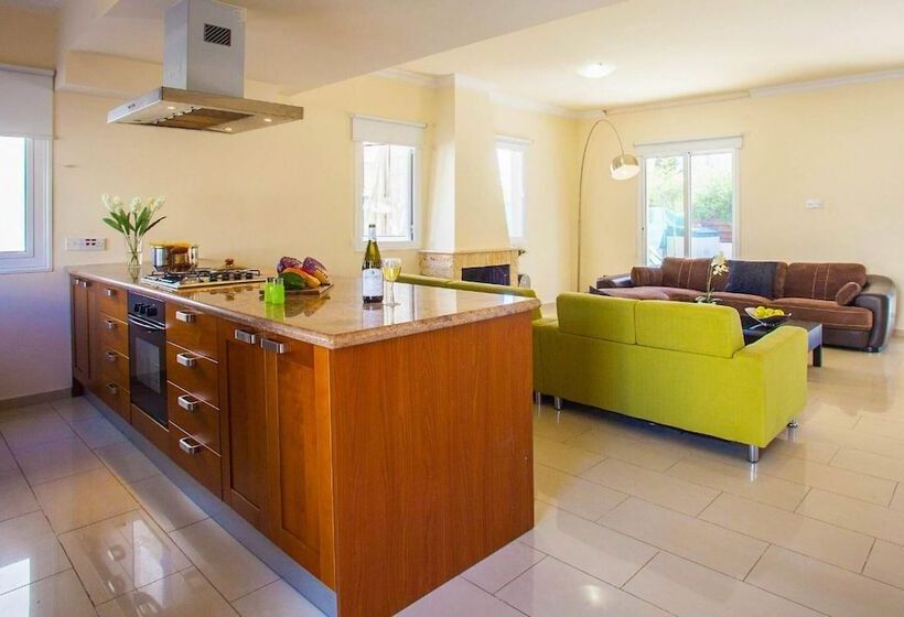 Villa Miracle In Paralimni