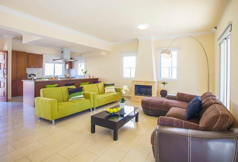 Villa Miracle In Paralimni