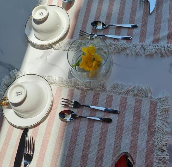 B&b Champagne, Vlore Bay