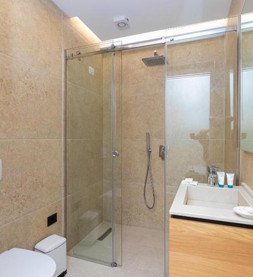 B&b Champagne, Vlore Bay