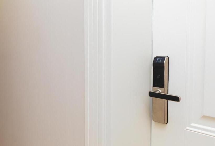 B&b Champagne, Vlore Bay