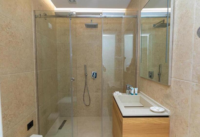 B&b Champagne, Vlore Bay