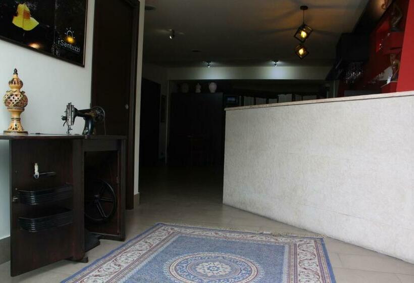 مبيت وإفطار I Santuzzi Beb