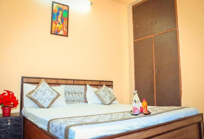 Bed and Breakfast Madhav Palace