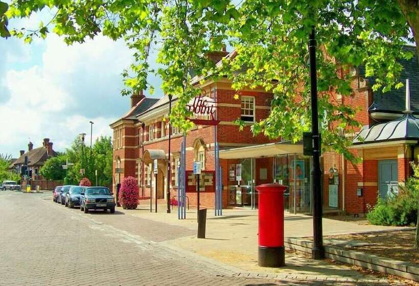 Charming 2 Bed Apartment In Eastleigh