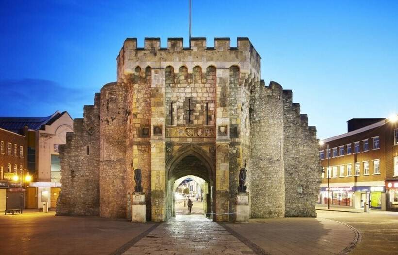 Charming 2 Bed Apartment In Eastleigh