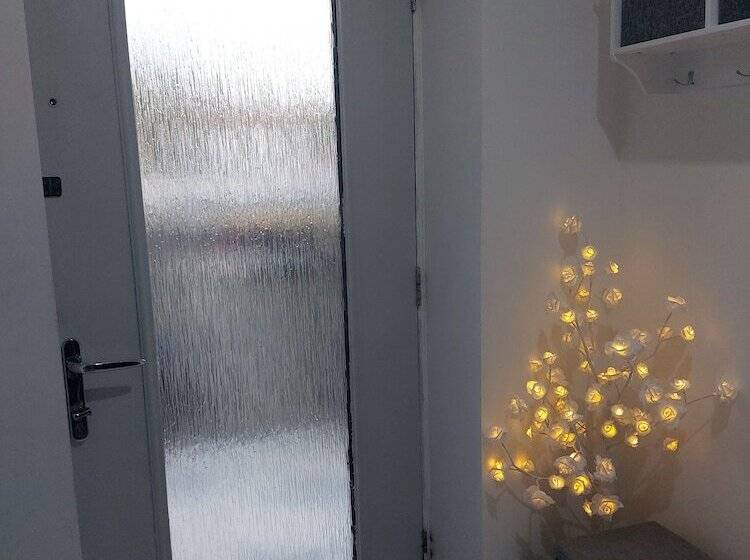 Charming 2 Bed Apartment In Eastleigh