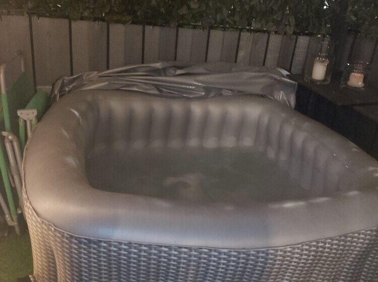 Charming 2 Bed Apartment In Eastleigh