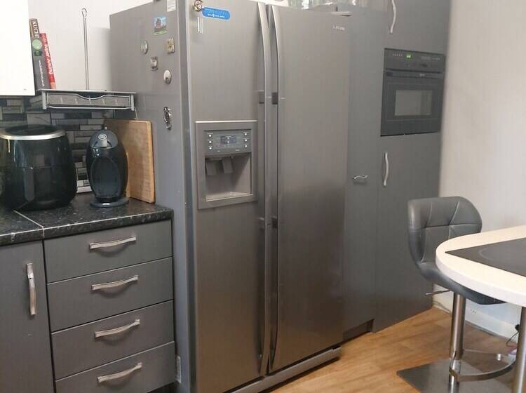 Charming 2 Bed Apartment In Eastleigh