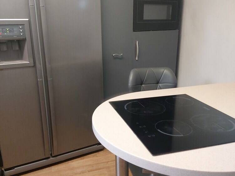 Charming 2 Bed Apartment In Eastleigh