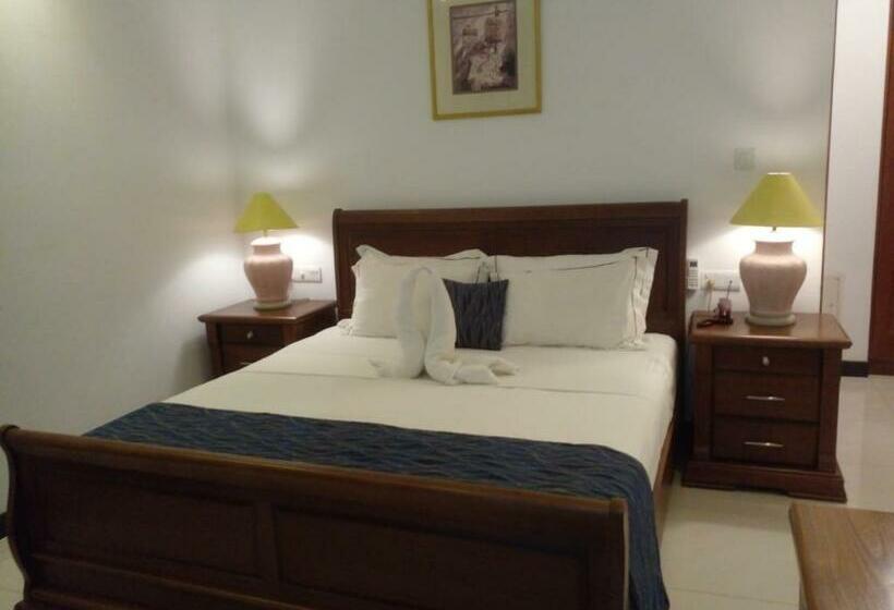 Отель Amaa River Garden