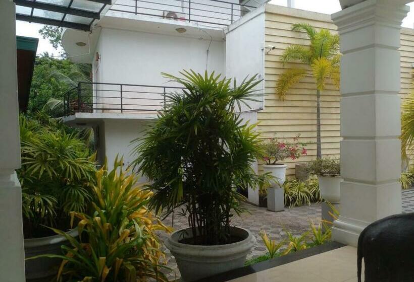 Отель Amaa River Garden