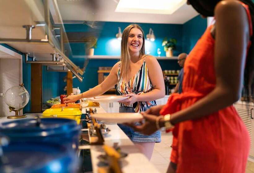 ホテル Compass By Margaritaville Medford