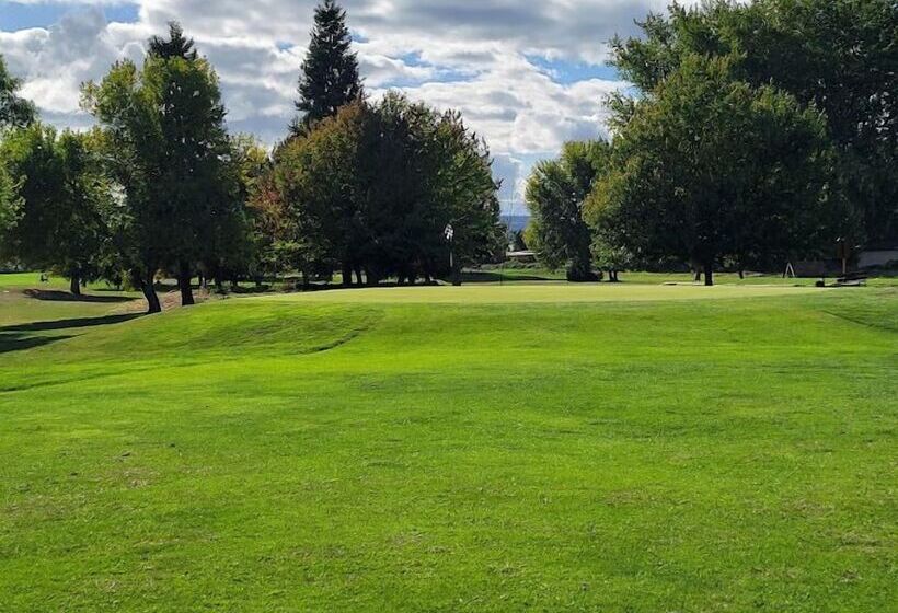 ホテル Compass By Margaritaville Medford