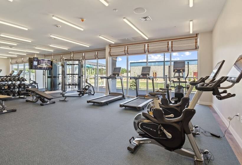 ホテル Compass By Margaritaville Medford