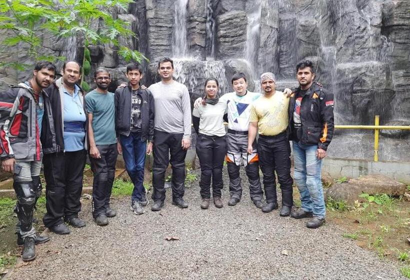 ホテル Emerald Royal Residency