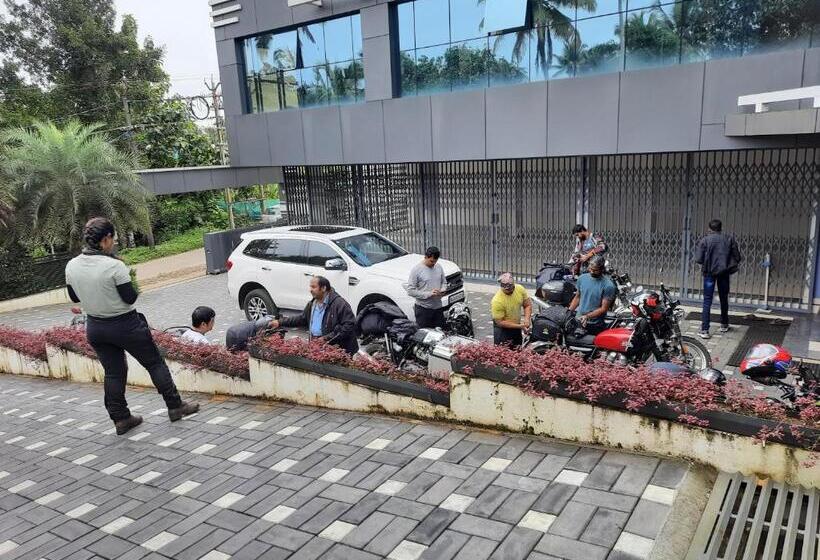 ホテル Emerald Royal Residency