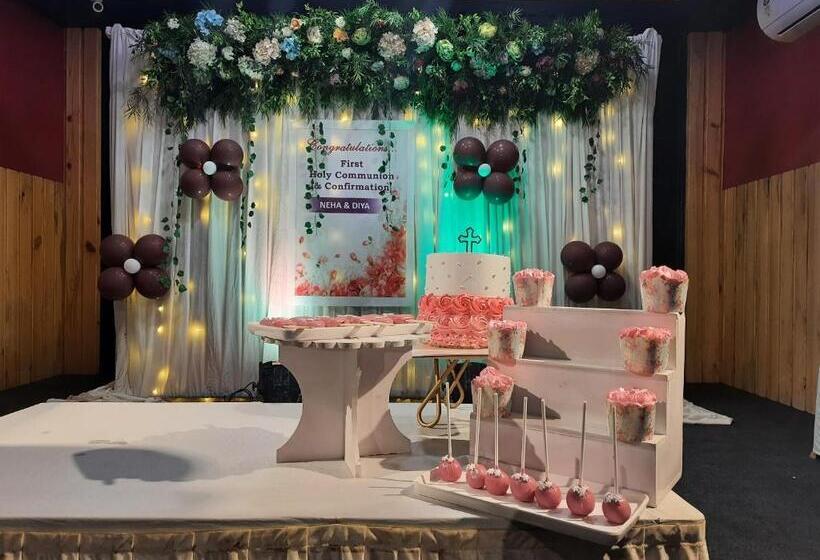 ホテル Emerald Royal Residency